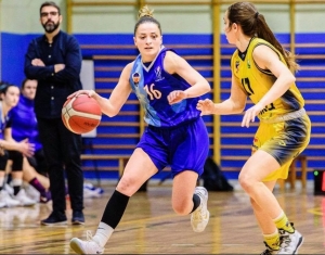 Σε ρηχά νερά Nou Basquet Femeni και Καμπουράκη