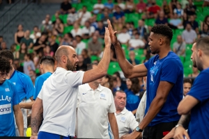 &Mu;&epsilon; &tau;&eta;&nu; ώ&theta;&eta;&sigma;&eta; &tau;&omicron;&upsilon; &kappa;ό&sigma;&mu;&omicron;&upsilon;