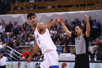 Πρεμιέρα με το δεξί