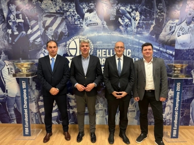 &Eta; &gamma;&iota;&omicron;&rho;&tau;ή &tau;&omicron;&upsilon; &Mu;&pi;ά&sigma;&kappa;&epsilon;&tau; &Gamma;&upsilon;&nu;&alpha;&iota;&kappa;ώ&nu; &sigma;&epsilon; &Kappa;&alpha;&beta;ά&lambda;&alpha; &kappa;&alpha;&iota; &Epsilon;&lambda;&epsilon;&upsilon;&theta;&epsilon;&rho;&omicron;ύ&pi;&omicron;&lambda;&eta;