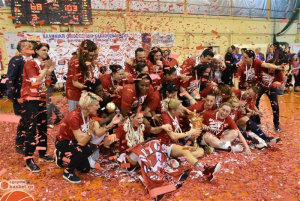 &Kappa;ύ&pi;&epsilon;&lambda;&lambda;&omicron; &Gamma;&upsilon;&nu;&alpha;&iota;&kappa;ώ&nu;: &Omicron;&iota; &pi;&rho;ώ&tau;&epsilon;&sigmaf; &sigma;&epsilon; &sigma;&upsilon;&mu;&mu;&epsilon;&tau;&omicron;&chi;έ&sigmaf;, &pi;ό&nu;&tau;&omicron;&upsilon;&sigmaf; &kappa;&alpha;&iota; &omicron;&iota; MVP